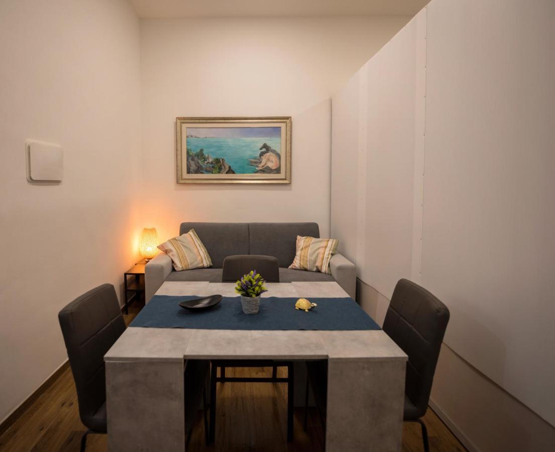 Dimora Francesca Appartement Salerno Buitenkant foto